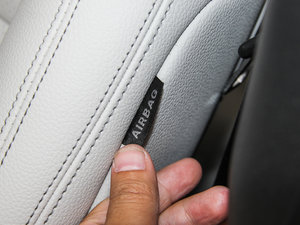 2015GLA 220 4MATIC r g