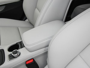 2015GLA 220 4MATIC r g