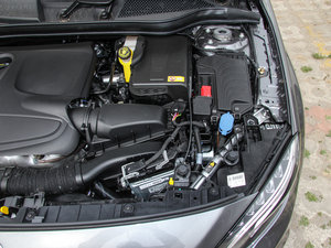 2015GLA 220 4MATIC r 