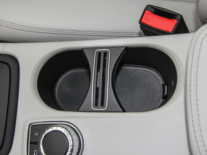 2015GLA 220 4MATIC r g