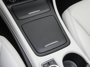 2015GLA 220 4MATIC r g