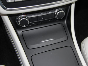 2015GLA 220 4MATIC r g