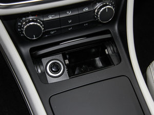 2015GLA 220 4MATIC r g