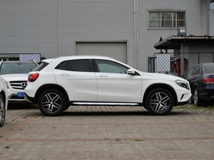 2015GLA 200 r w^