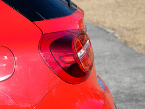 2015GLA 260 4MATIC \ ^