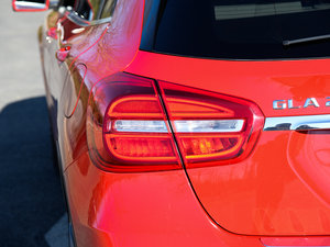 2015GLA 260 4MATIC \ ^