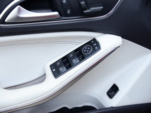 2015GLA 260 4MATIC \ g