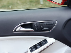 2015GLA 260 4MATIC \ {{