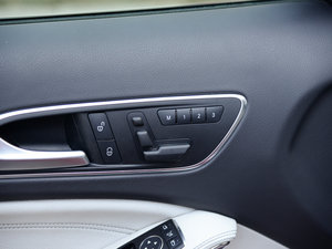 2015GLA 260 4MATIC \ g