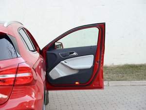 2015GLA 260 4MATIC \ g