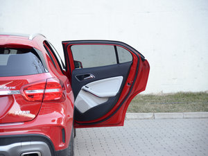 2015GLA 260 4MATIC \ g