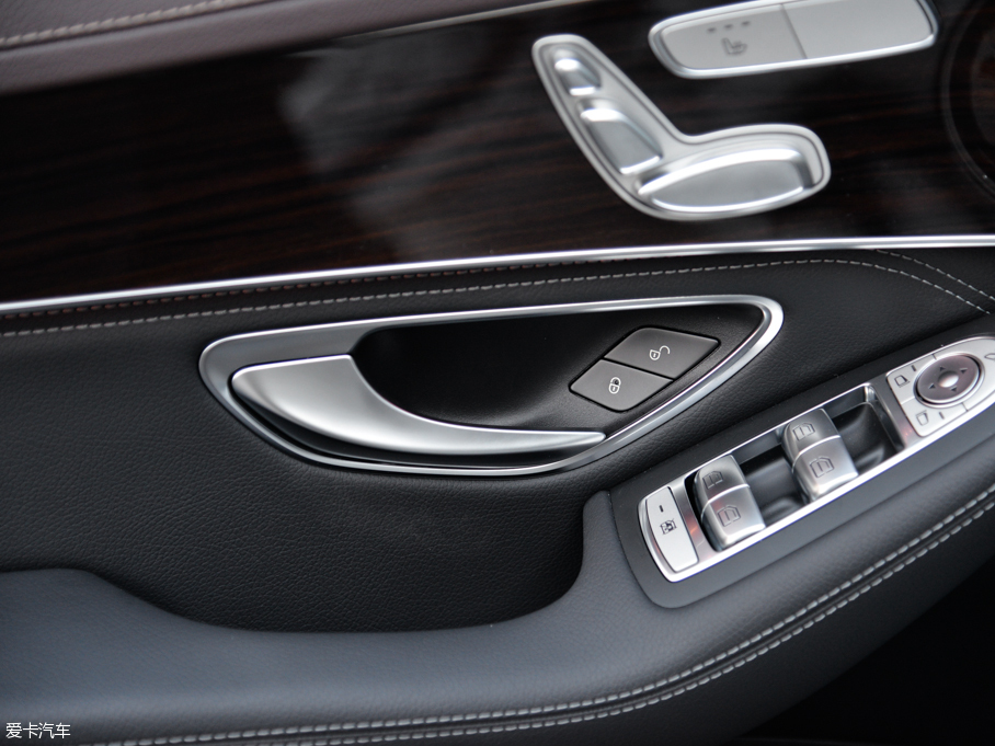 2016��YGLC GLC 260 4MATIC���A��