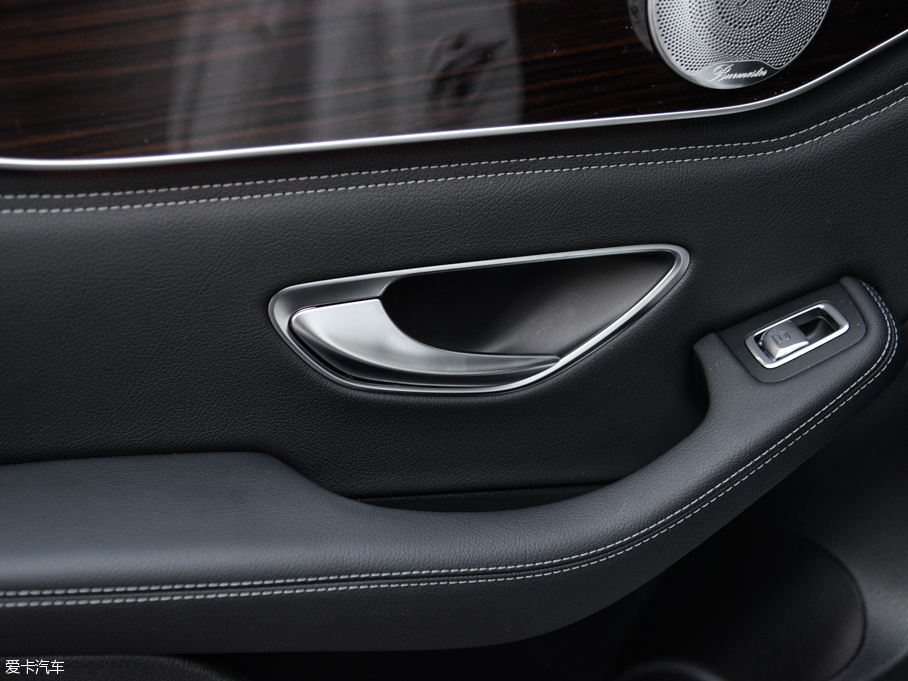 2016��YGLC GLC 260 4MATIC���A��