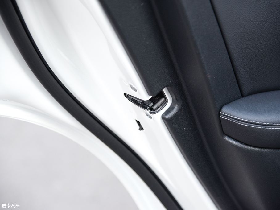 2016��YGLC GLC 260 4MATIC���A��