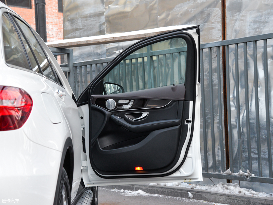 2016��YGLC GLC 260 4MATIC���A��