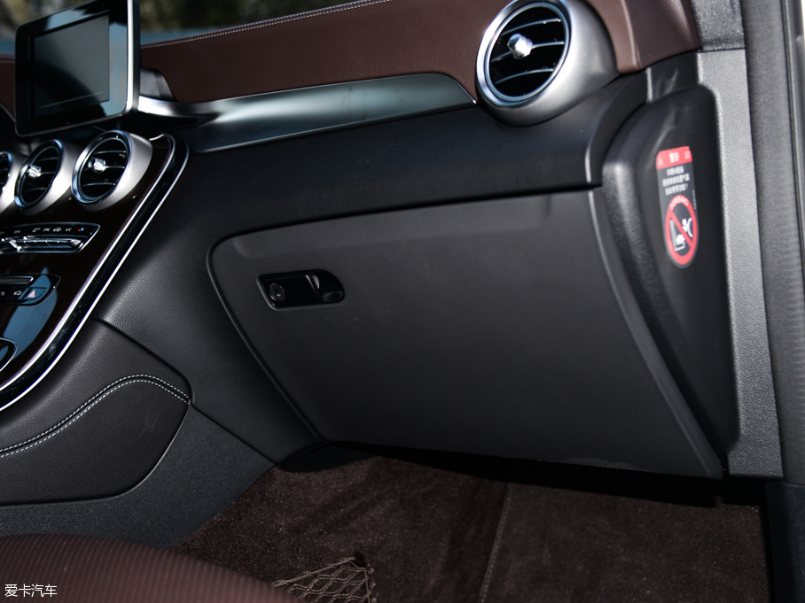 2016��YGLC GLC 260 4MATIC���A��