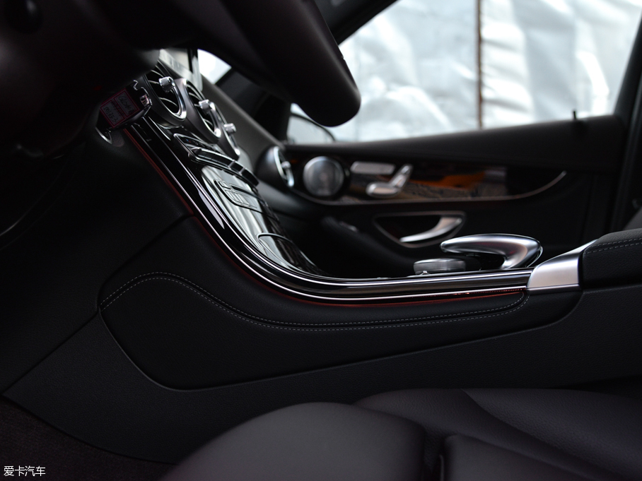 2016��YGLC GLC 260 4MATIC���A��