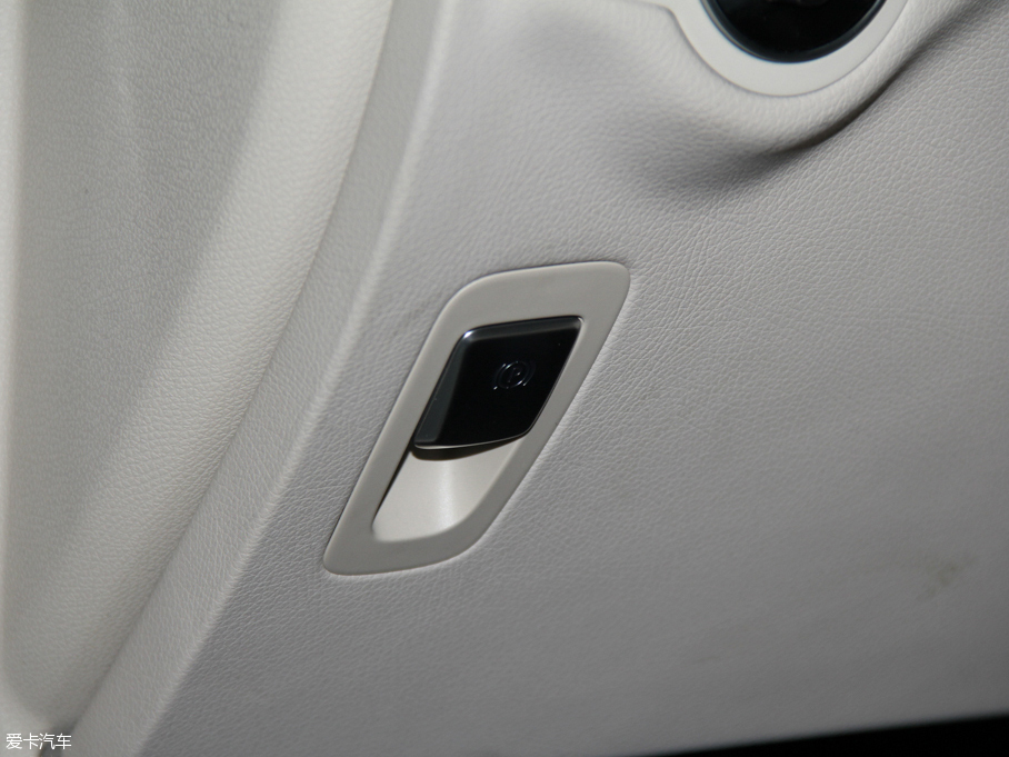 2016��YGLC GLC 260 4MATIC���A��