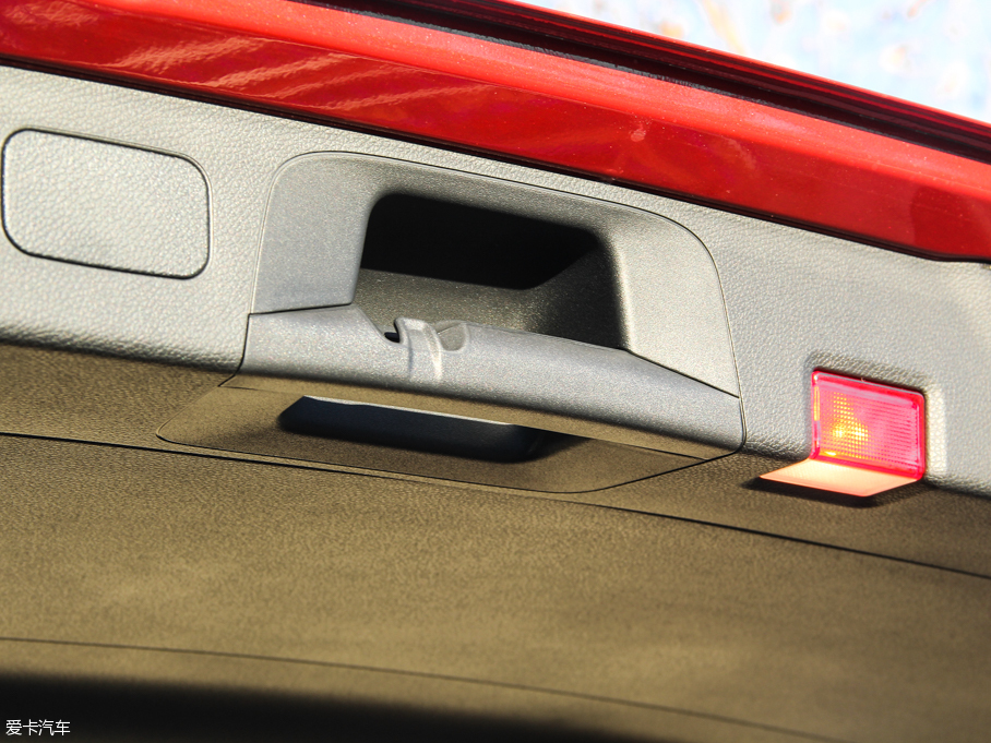 2016��YGLC GLC 260 4MATIC���A��