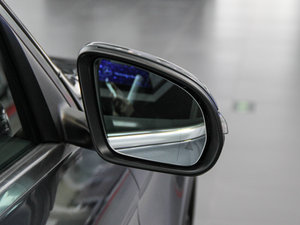 2016GLC 260 4MATICA ^