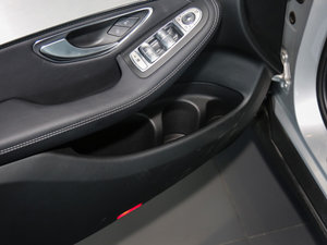 2016款GLC 200 4MATIC 前门储物空间