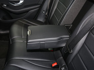 2016款GLC 200 4MATIC 后排中央扶手