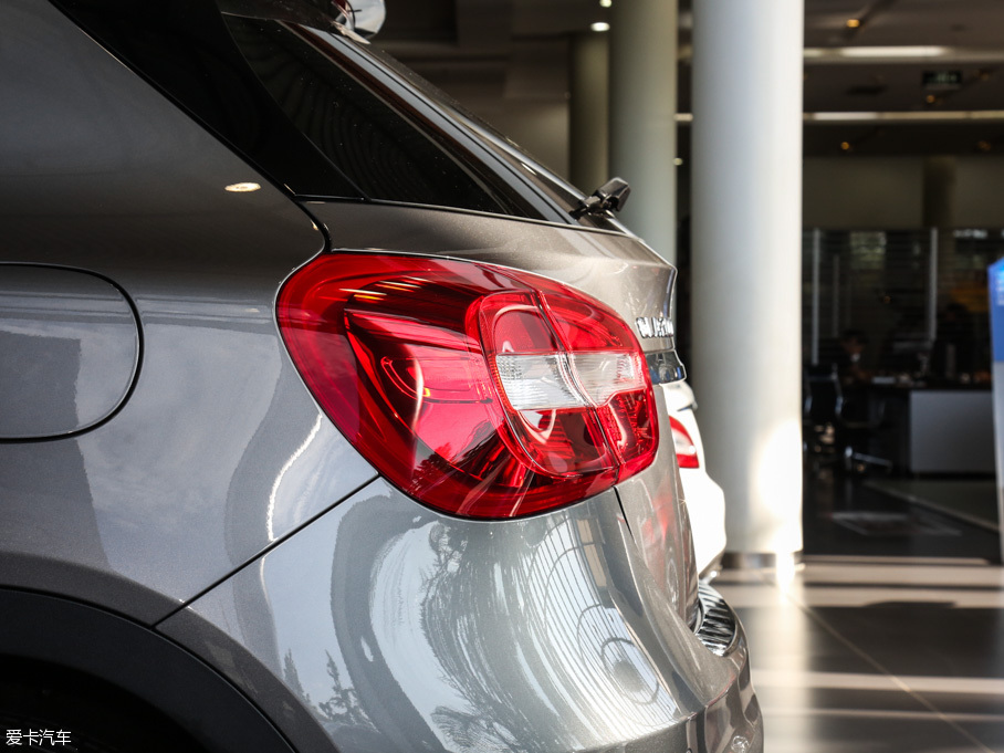 2016YGLA GLA 200 (dng)