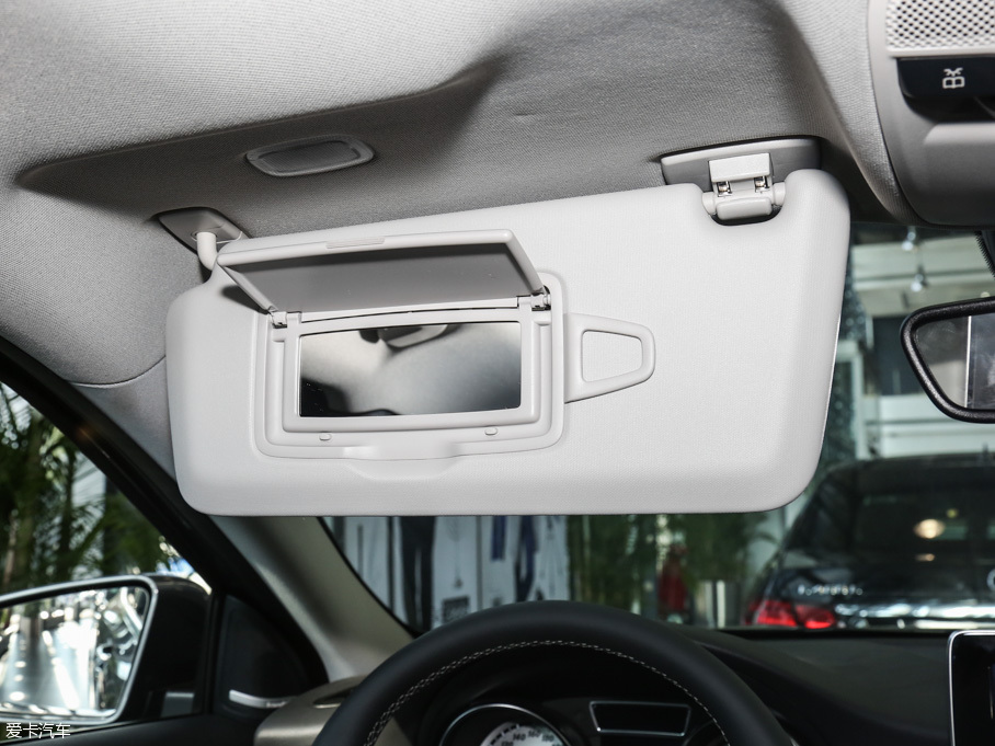 2016YGLA GLA 200 (dng)