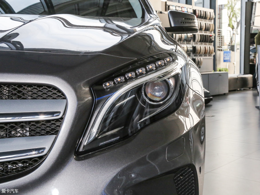 2016YGLA GLA 220 4MATIC A