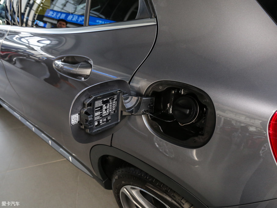 2016YGLA GLA 220 4MATIC A