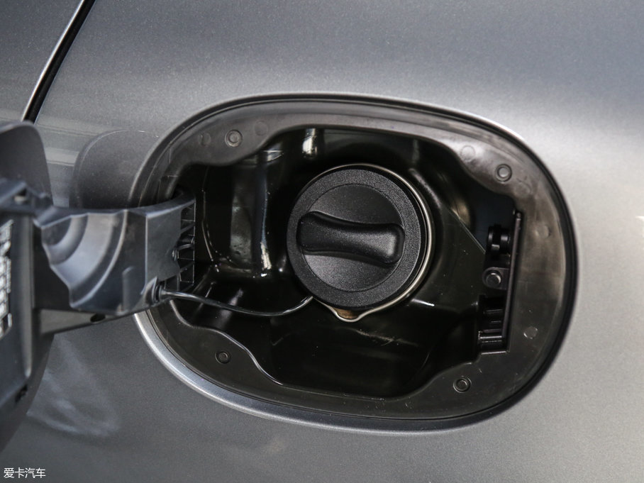 2016YGLA GLA 220 4MATIC A