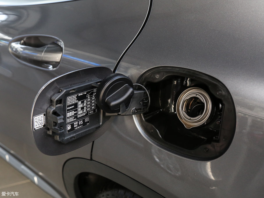 2016YGLA GLA 220 4MATIC A