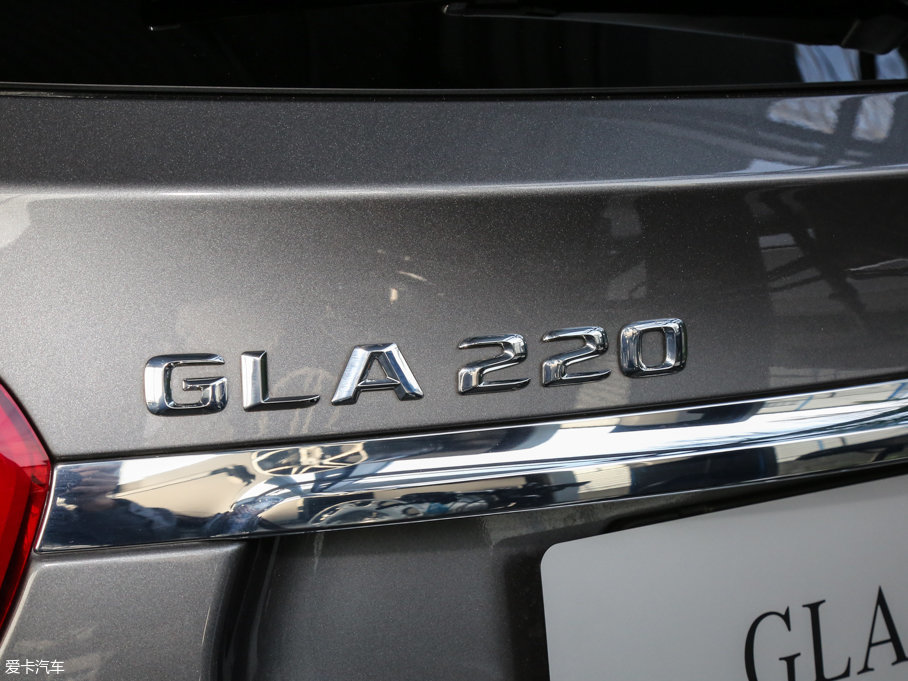 2016YGLA GLA 220 4MATIC A