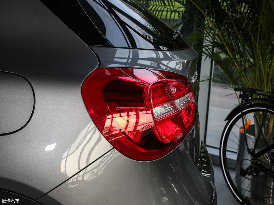 2016YGLA GLA 220 4MATIC A