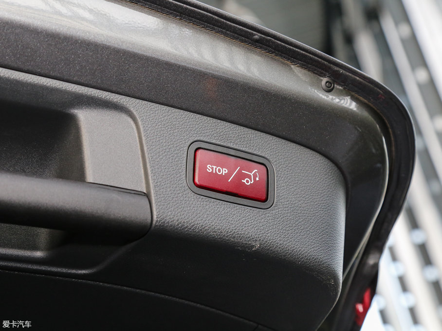 2016YGLA GLA 220 4MATIC A