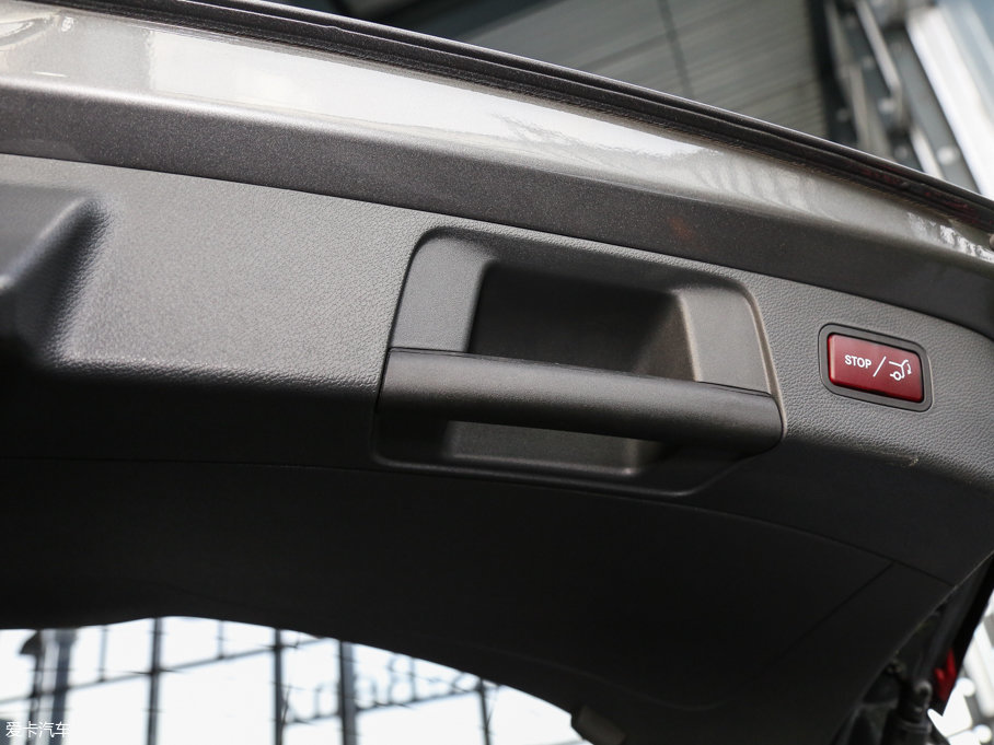 2016YGLA GLA 220 4MATIC A