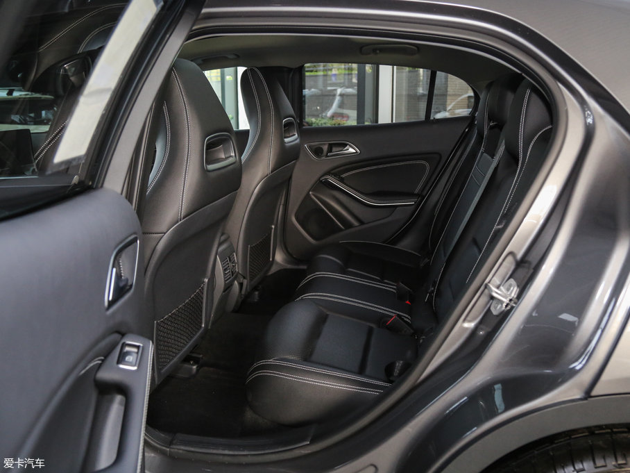 2016YGLA GLA 220 4MATIC A