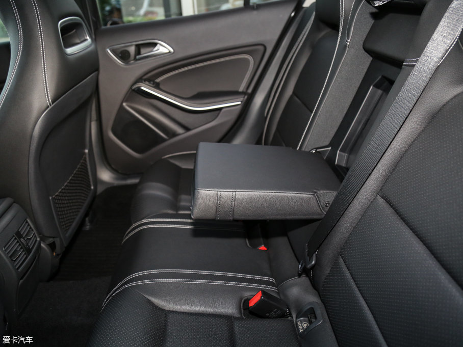 2016YGLA GLA 220 4MATIC A