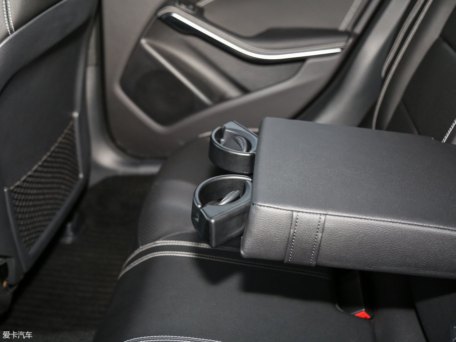 2016YGLA GLA 220 4MATIC A