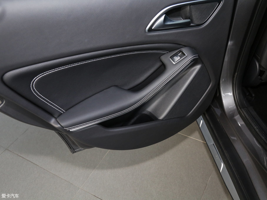 2016YGLA GLA 220 4MATIC A