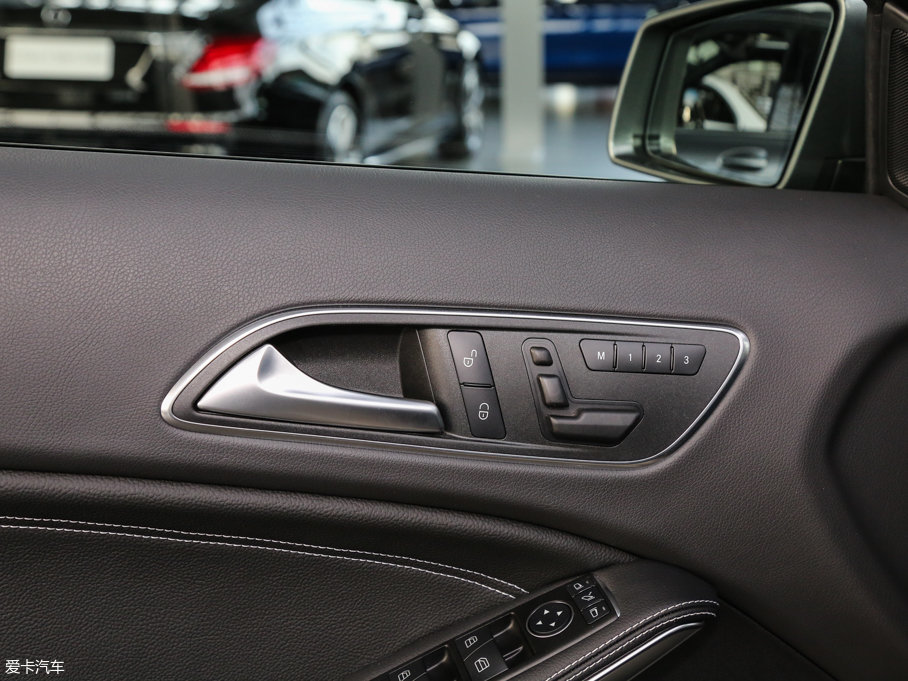 2016YGLA GLA 220 4MATIC A