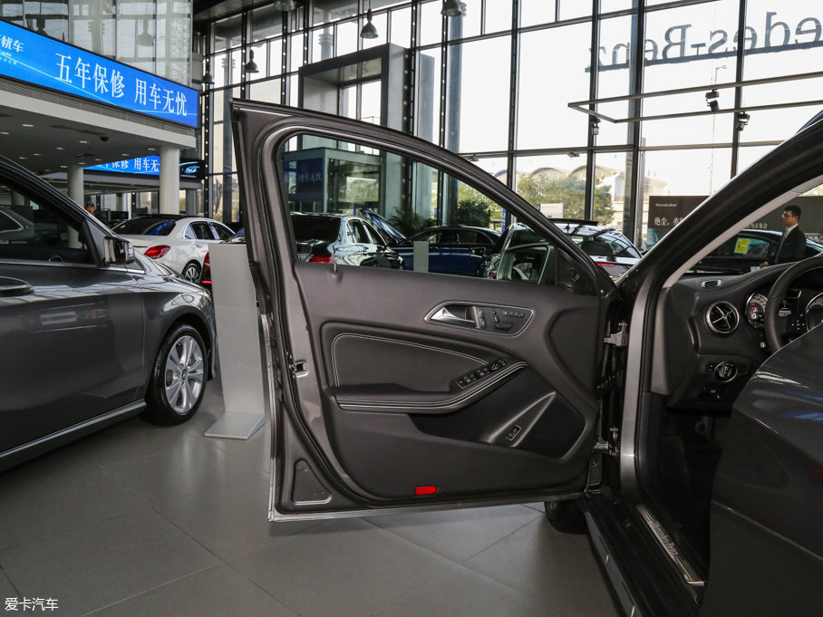 2016YGLA GLA 220 4MATIC A