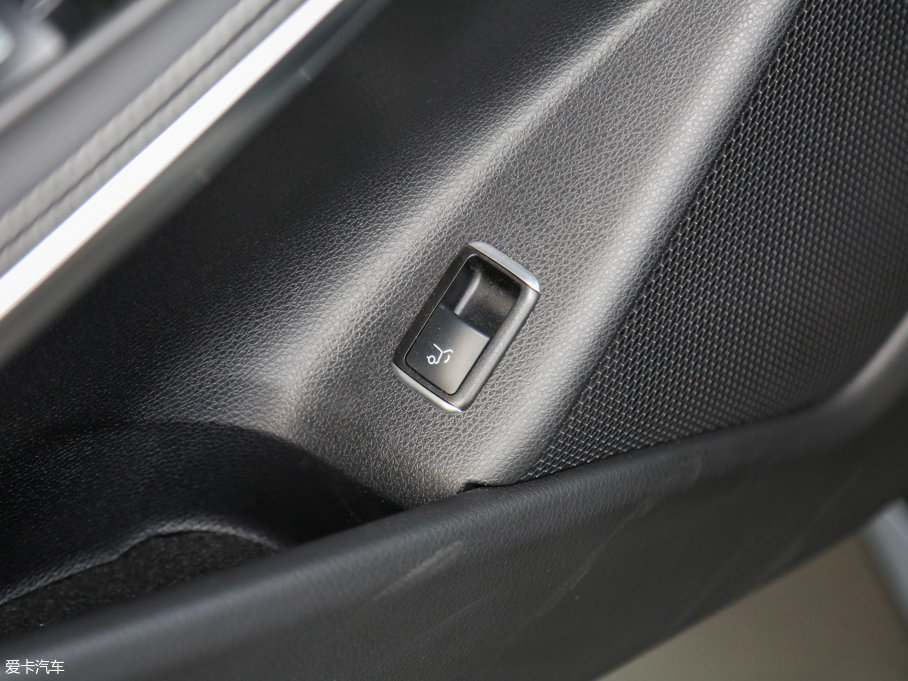 2016YGLA GLA 220 4MATIC A