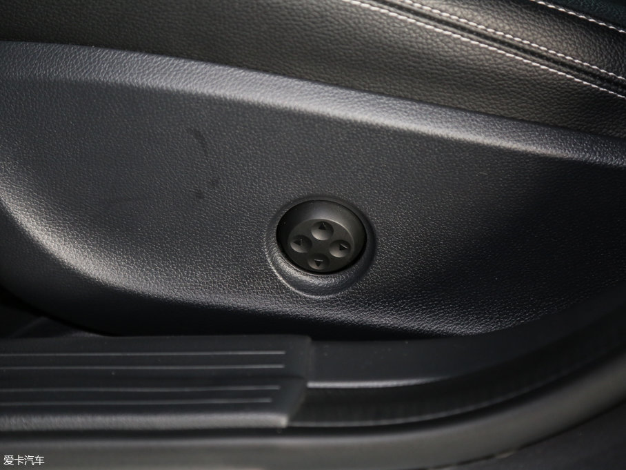 2016YGLA GLA 220 4MATIC A