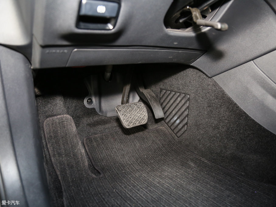 2016YGLA GLA 220 4MATIC A