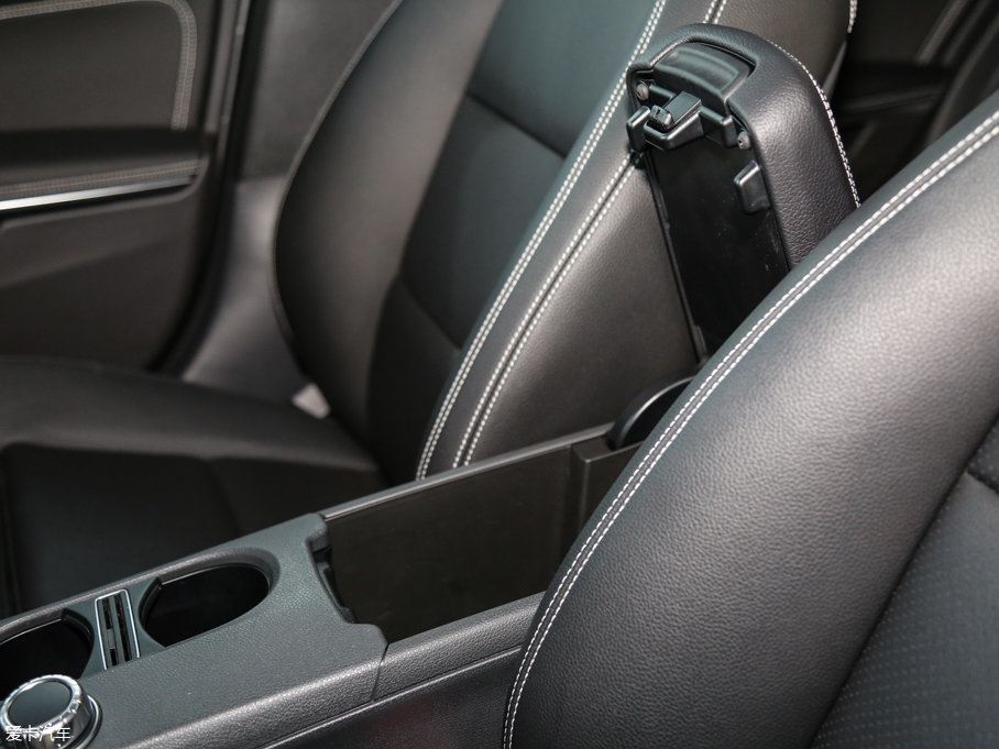 2016YGLA GLA 220 4MATIC A