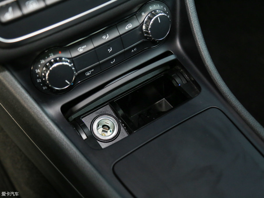 2016YGLA GLA 220 4MATIC A