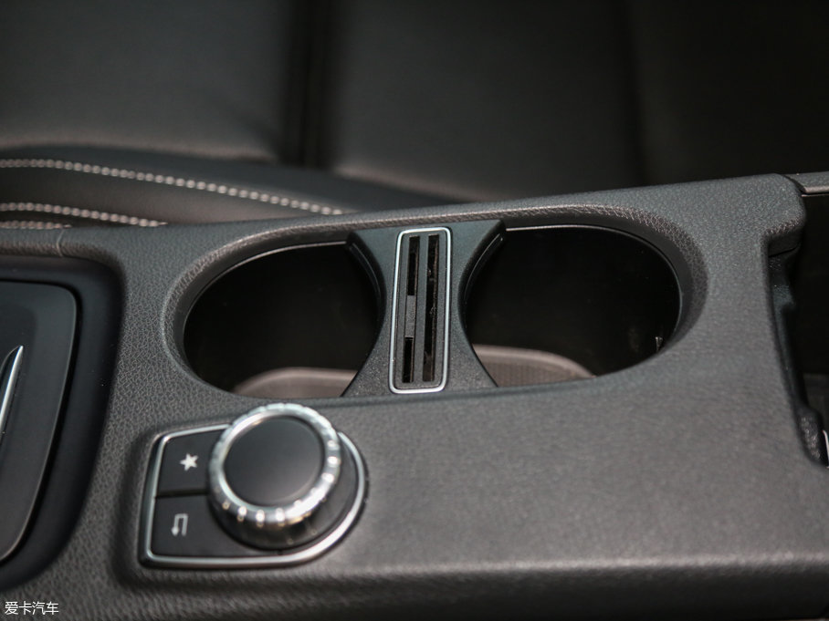 2016YGLA GLA 220 4MATIC A