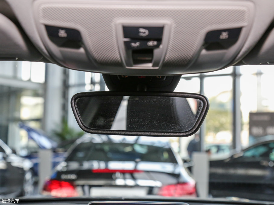 2016YGLA GLA 220 4MATIC A