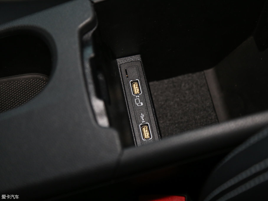 2016YGLA GLA 220 4MATIC A